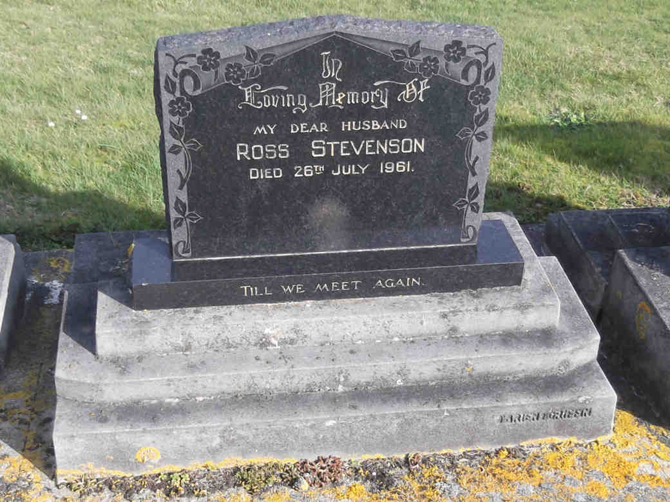 Photo of headstones/Ross Majeric Peters Stevenson died 1961 hdstn Dunedin